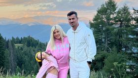 Elena Udrea, în stare de șoc după ce un urs a fost la un pas să-i atace familia. N-o să-ți vină să crezi cine i-a salvat: „Este cel mai puternic și curajos”
